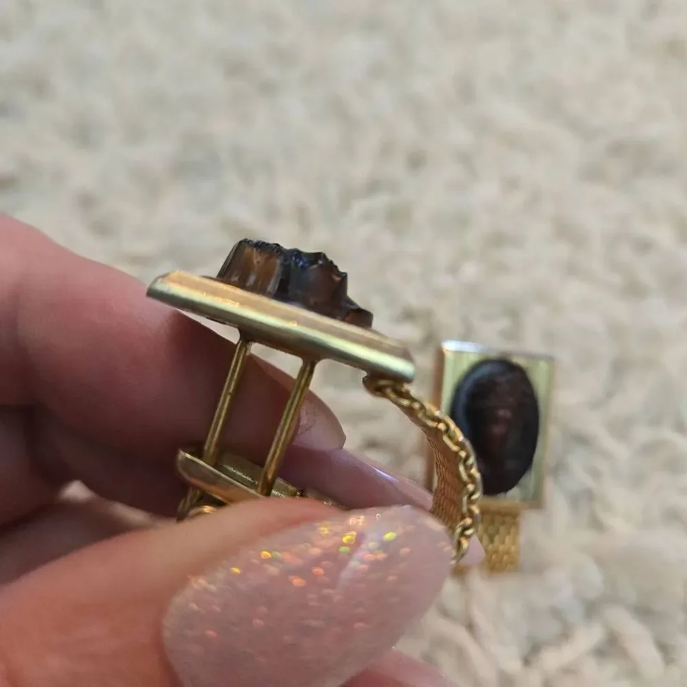 Vintage Hickok Gold tone with Cameo Wrap Around Cufflinks